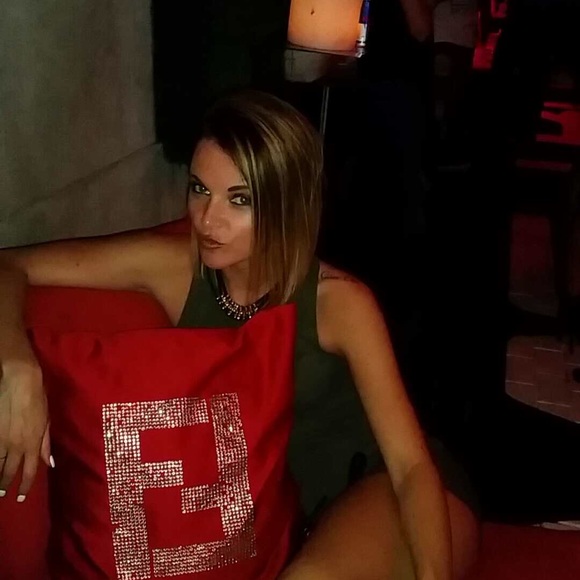 Meet your Posher, Michelle - Picture 2 of 2